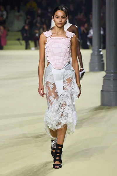 Look 25